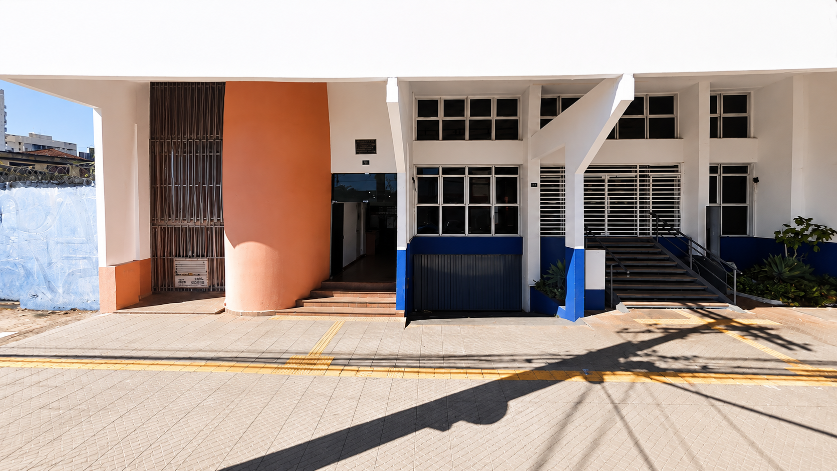 Fachada do Edifício Walter Bittar, onde fica a clínica do Dr. Márcio Santana, no Setor Central de Goiânia